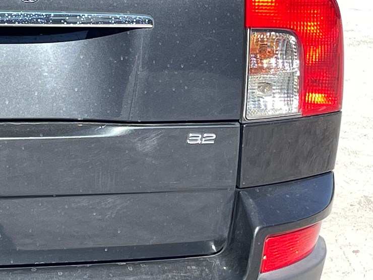 2010-volvo-xc90-image-33