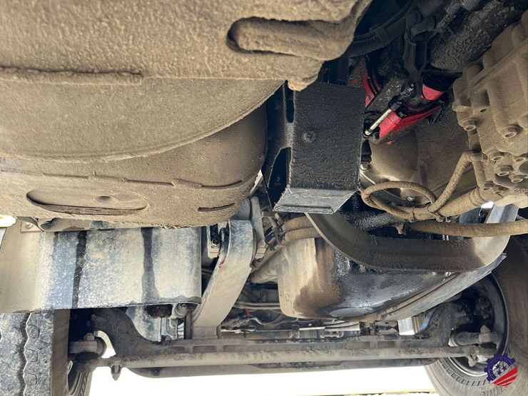 2020-freightliner-122sd-image-34