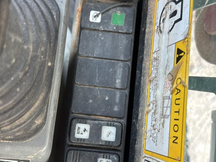 2018-takeuchi-tl8-image-37