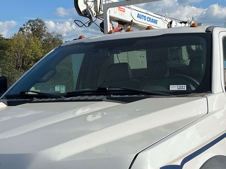 2017-ford-f550-xl-image-16