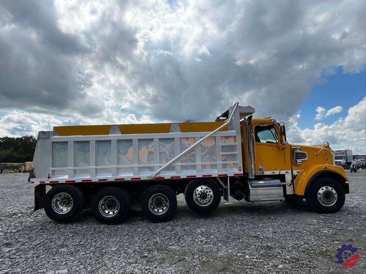 2020-freightliner-122sd-image-5