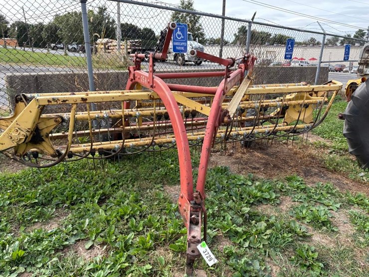 new-holland-258-image-4