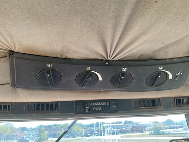 1989-case-ih-7140-image-17