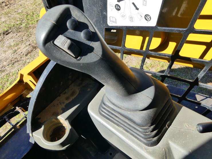 2021-caterpillar-259d3-image-13