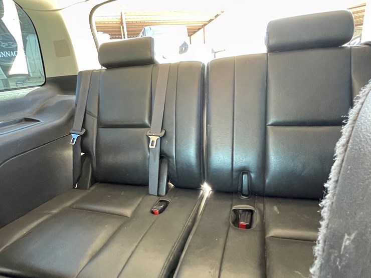 2010-cadillac-escalade-image-110