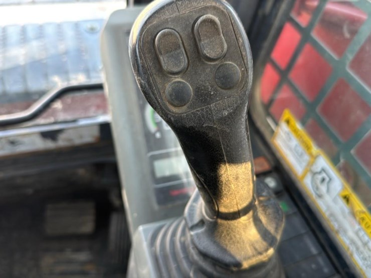 2018-takeuchi-tl8-image-32