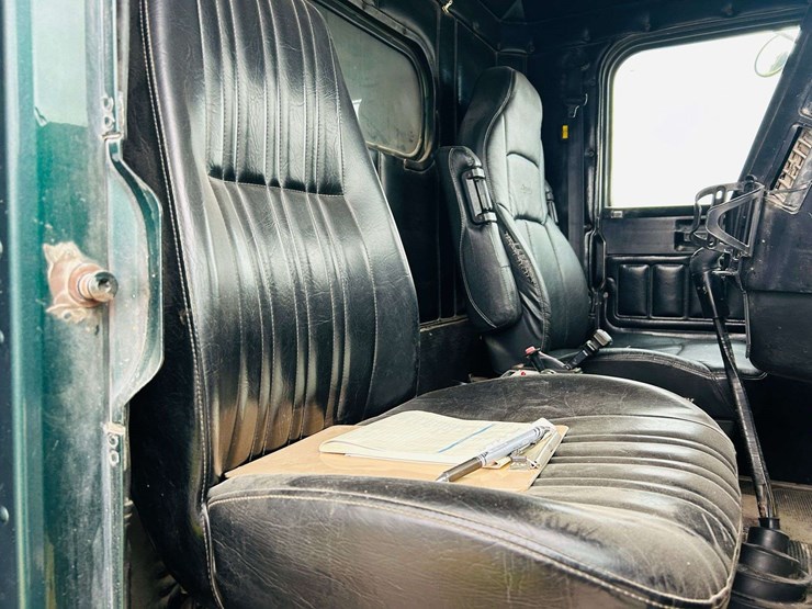 1999-freightliner-tri-axle-dump-truck-image-78