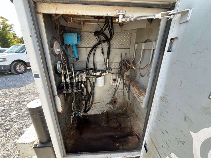 2017-ford-f550-xl-image-46