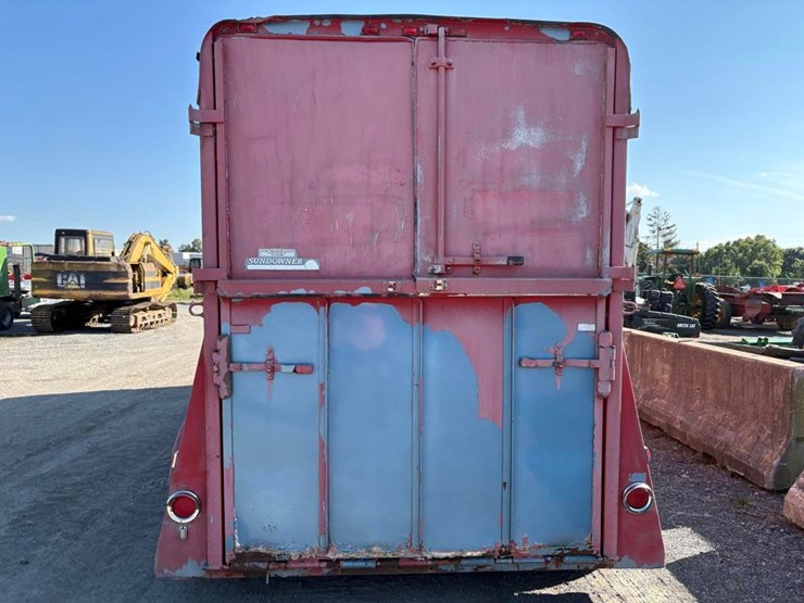 sundowner-gooseneck-2-in1-horse-trailer-w/no-title-image-10