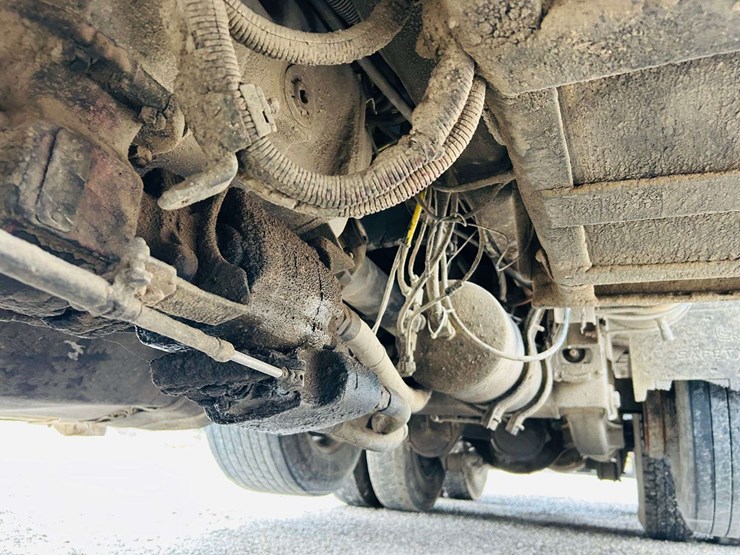 1999-freightliner-tri-axle-dump-truck-image-54