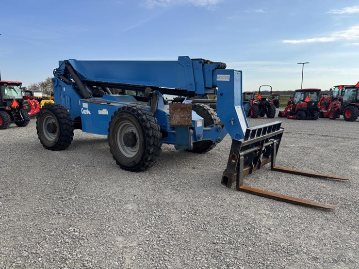 #1460-•-2014-genie-1056-telehandler-image-7