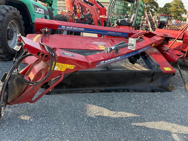 new-holland-210m-image-2