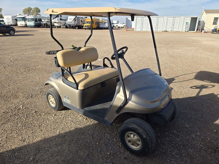 2017-e-z-go-txt-elite-lithium-golf-cart-image-2