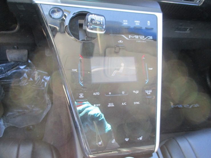 2016-toyota-mirai-sedan,-image-10