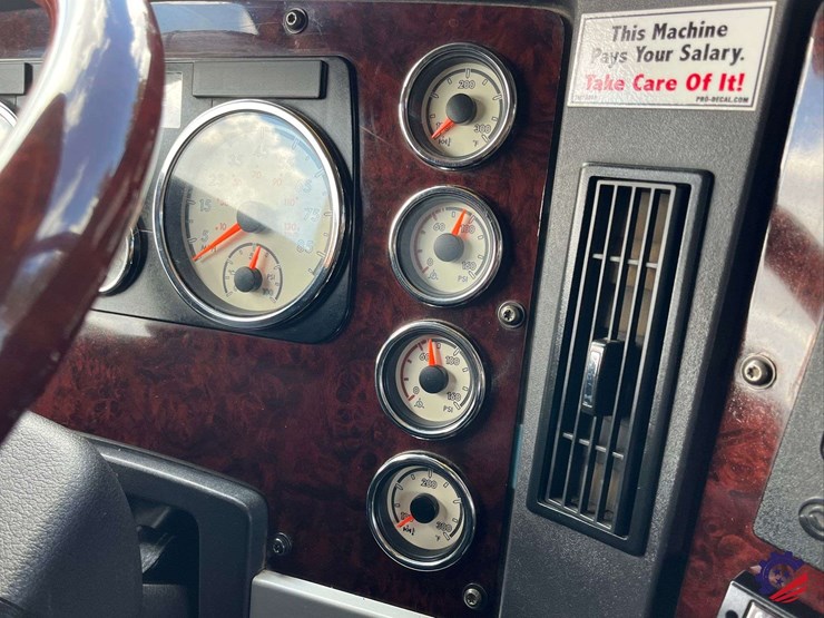 2020-freightliner-122sd-image-70