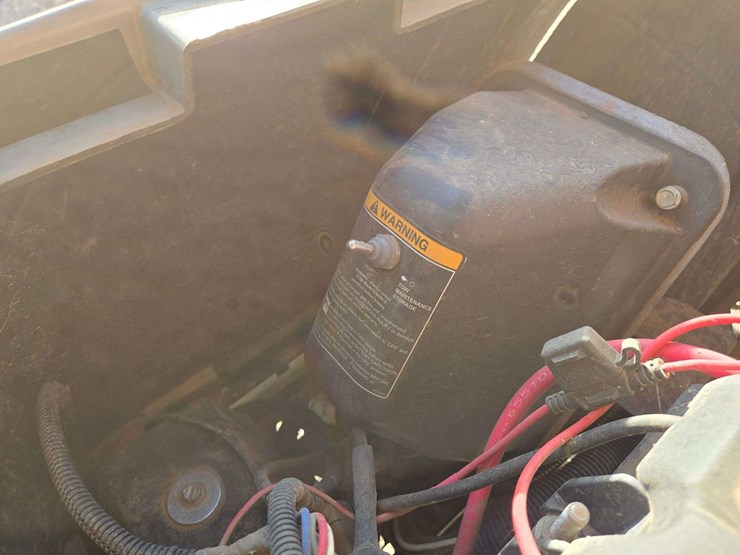 2017-e-z-go-txt-elite-lithium-golf-cart-image-14