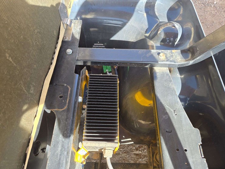 cushman-s61-shuttle-8-72-volt-golf-cart-image-15