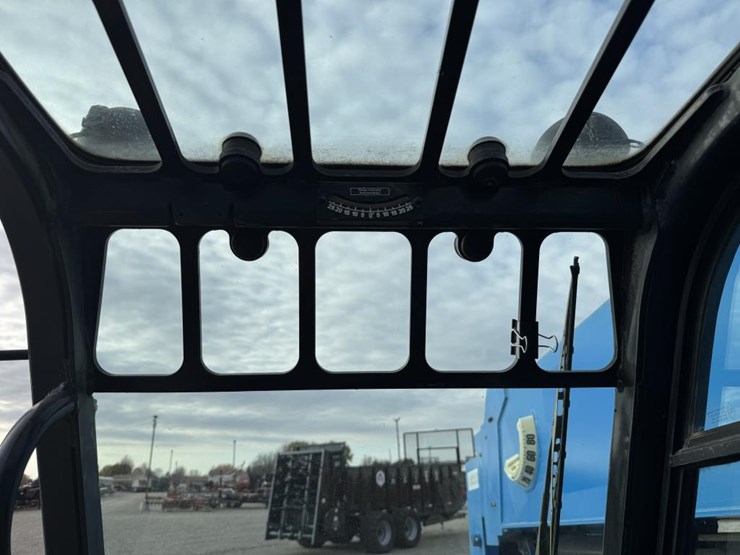 #1460-•-2014-genie-1056-telehandler-image-41
