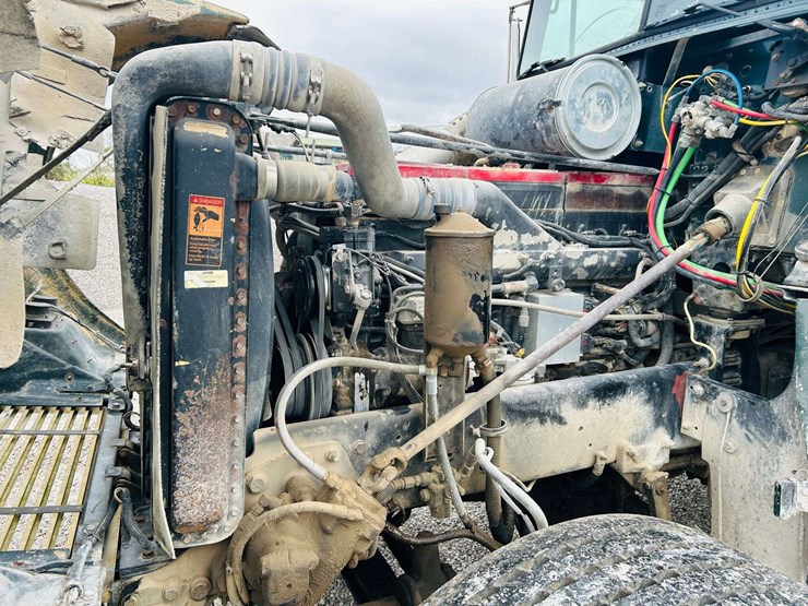 1999-freightliner-tri-axle-dump-truck-image-31