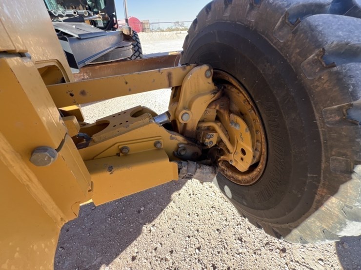 2018-deere-872gp-image-38