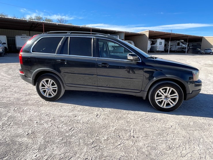 2010-volvo-xc90-image-4