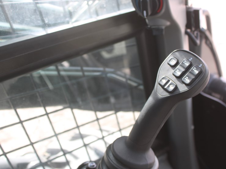 2023-new-holland-l328-image-36