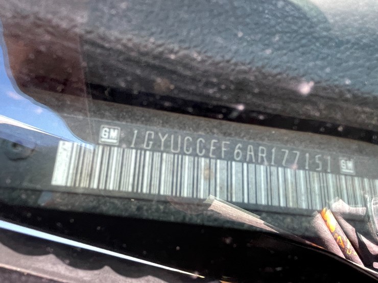 2010-cadillac-escalade-image-119