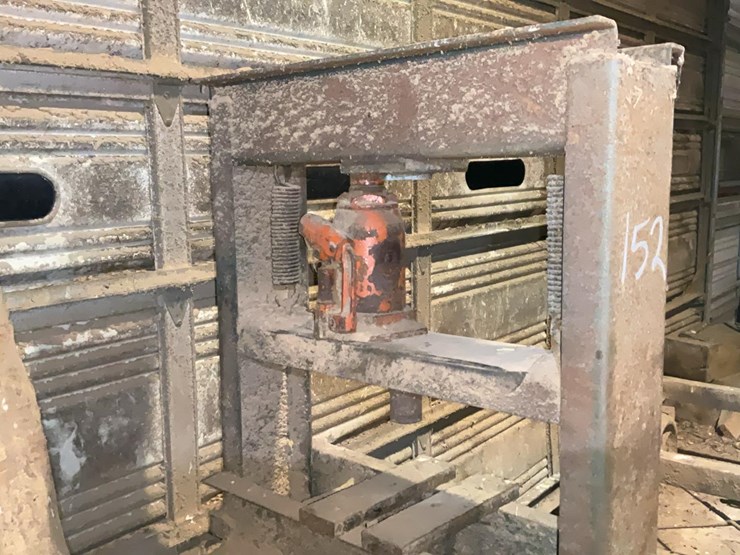 #152-•-shop-press-image-5