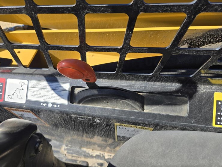 john-deere-325-image-25