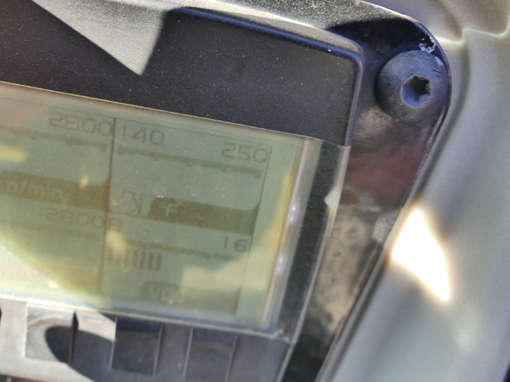 2019-caterpillar-cb24b-image-12