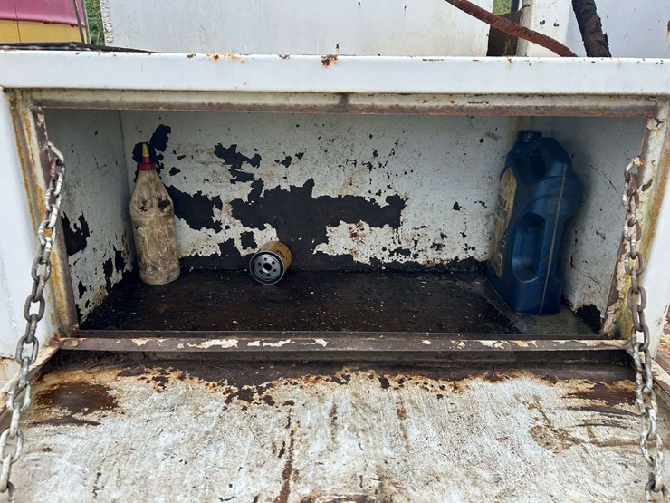 1989-mack-r690t-fuel-&-lube-truck-image-56