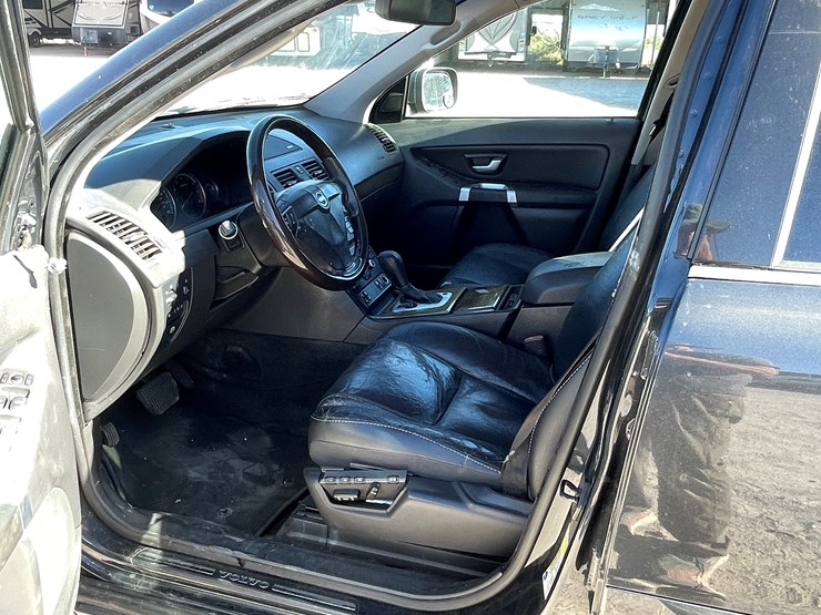 2010-volvo-xc90-image-43