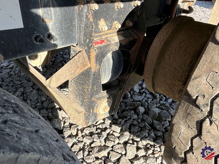 2020-freightliner-122sd-image-31