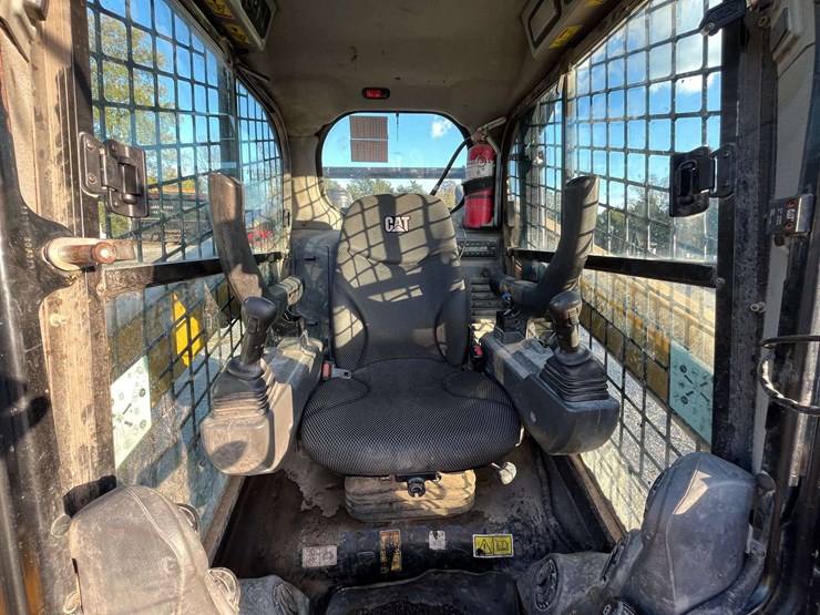 2022-caterpillar-262d3-image-32