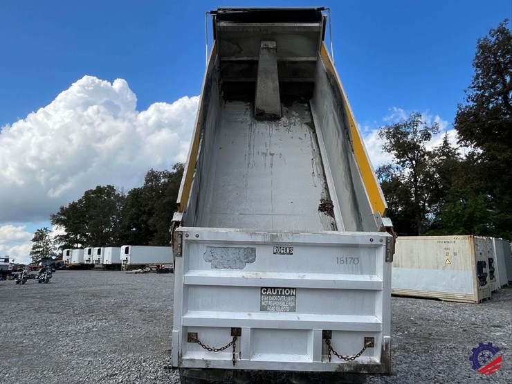 2020-freightliner-122sd-image-84