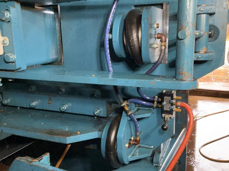 #170-•-2010-brewer-3-head-resaw-image-16