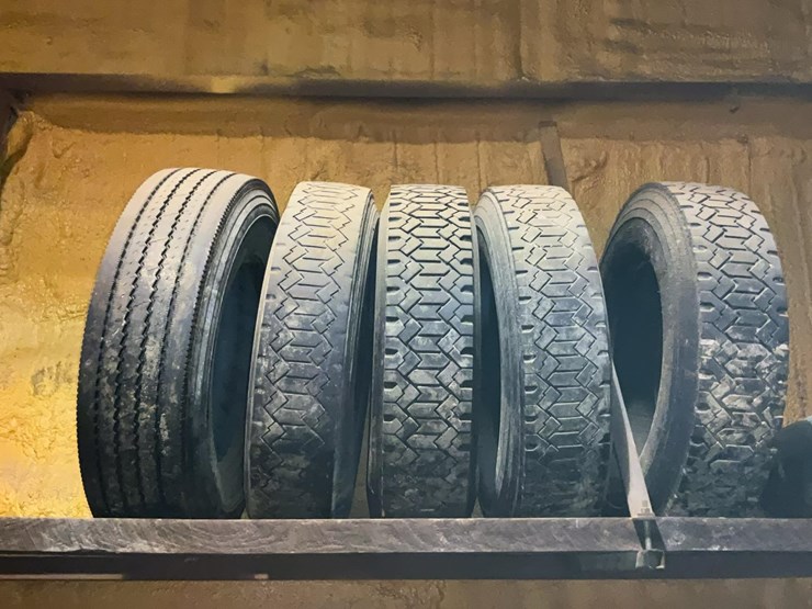 #607-•-truck-tires-image-1