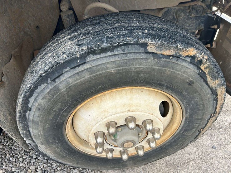 1989-mack-r690t-fuel-&-lube-truck-image-15