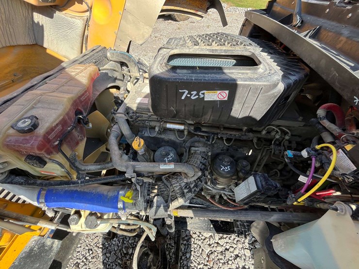 2020-freightliner-122sd-image-58