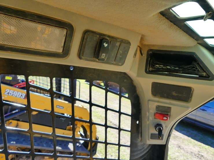 2022-caterpillar-259d3-image-16