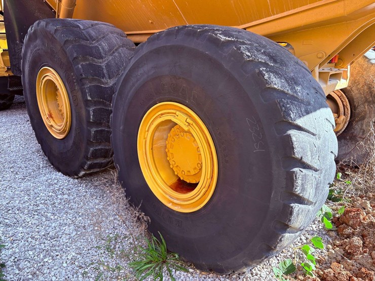 2007-caterpillar-740-image-10