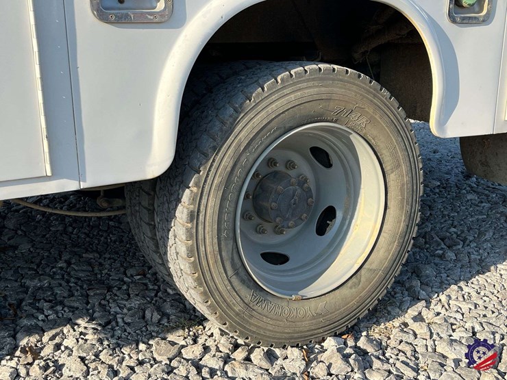 2017-ford-f550-xl-image-8