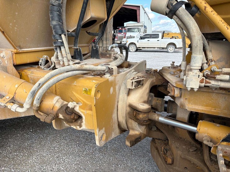 2006-caterpillar-740-image-31