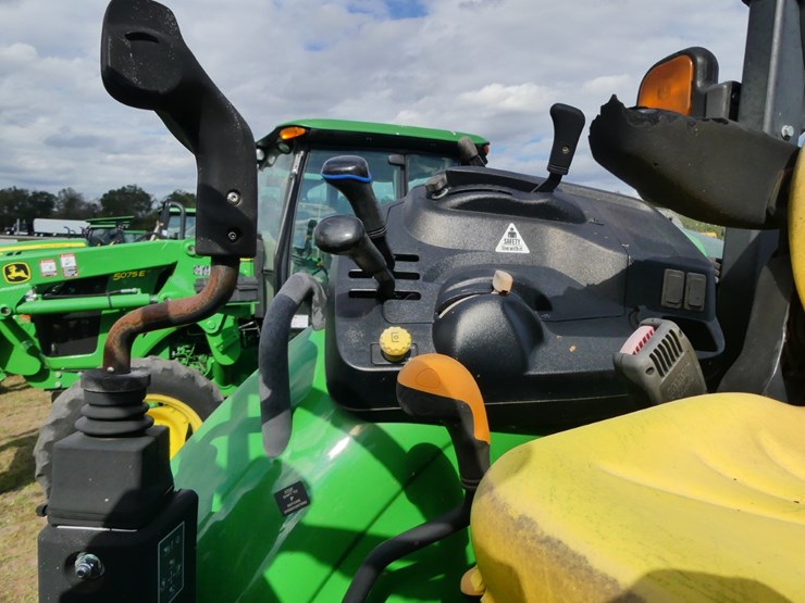 2015-john-deere-5085e-image-12