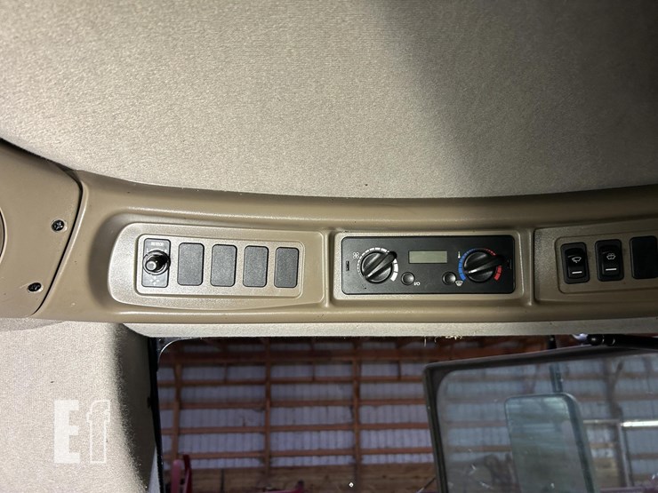 2018-case-ih-wd2504-image-19