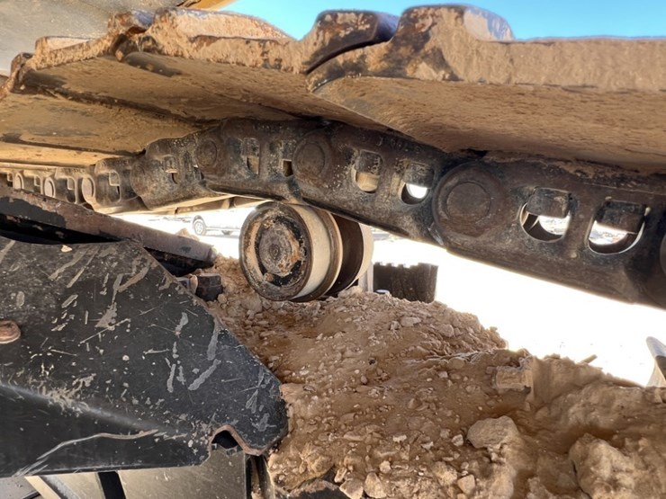 2019-deere-670g-lc-image-29