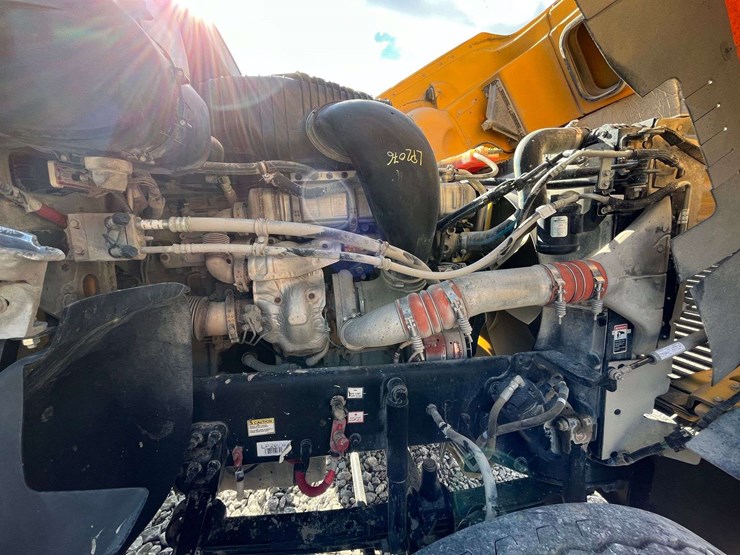 2020-freightliner-122sd-image-50