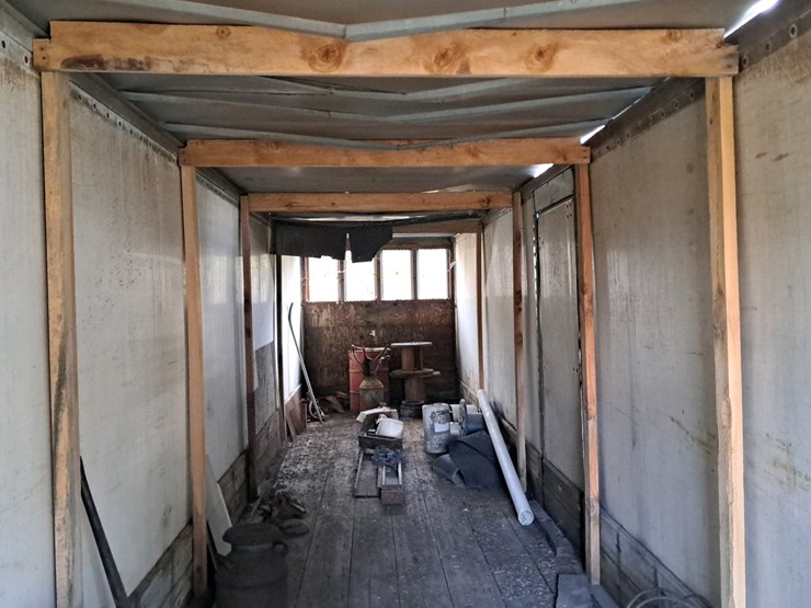 #701-•-53'-semi-trailer-and-contents-image-8