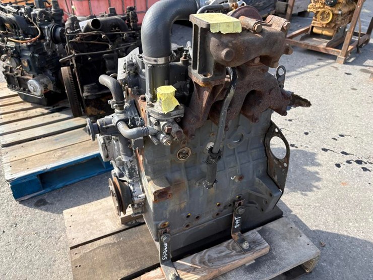 new-holland-l175-image-3