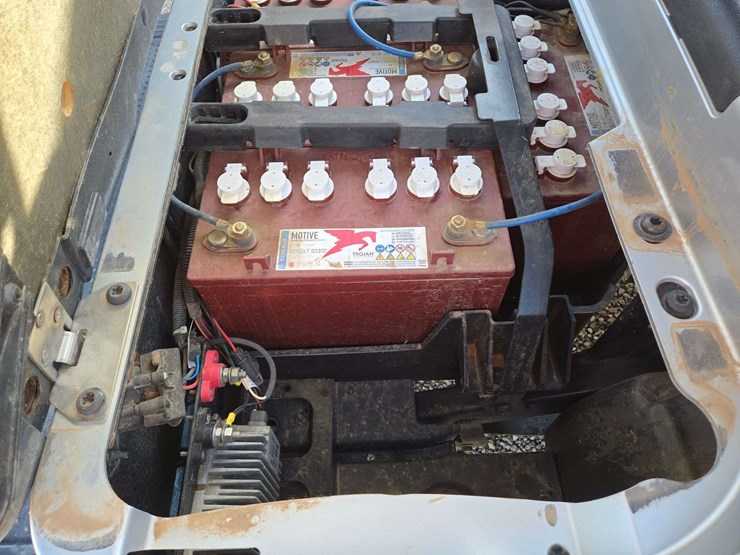 2019-e-z-go-rxv-electric-golf-cart-image-12